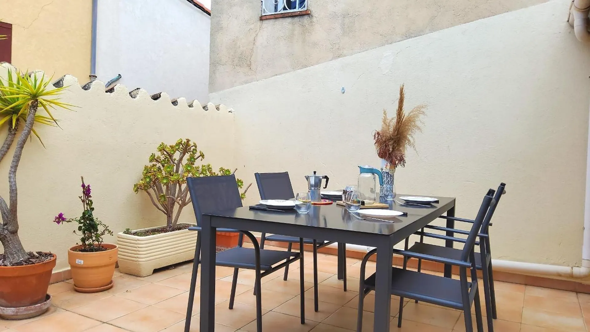 Bright T2 Near City Center Frejus 0*,  France